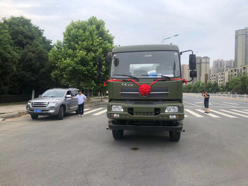 東風(fēng)天錦10方灑水車-六驅(qū)動(dòng)灑水車