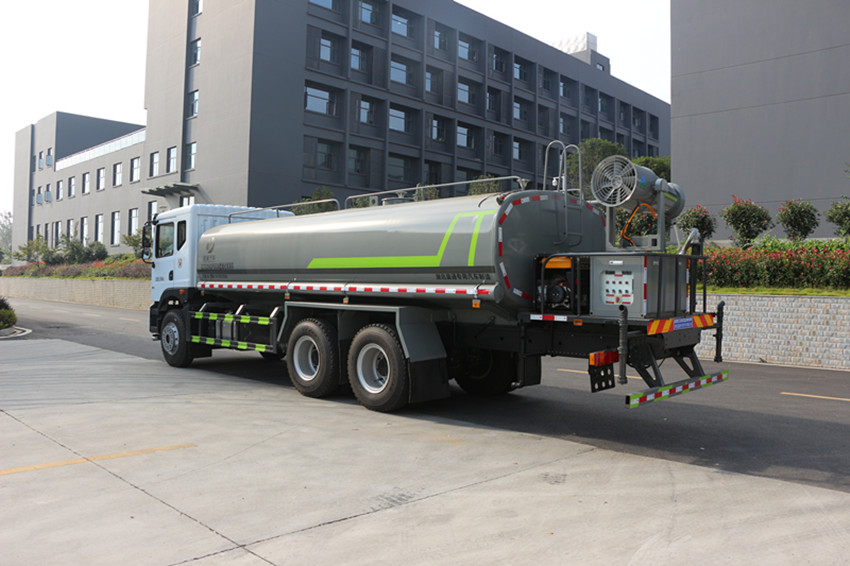 東風(fēng)華神T5- 22 方抑塵車-大型霧炮車